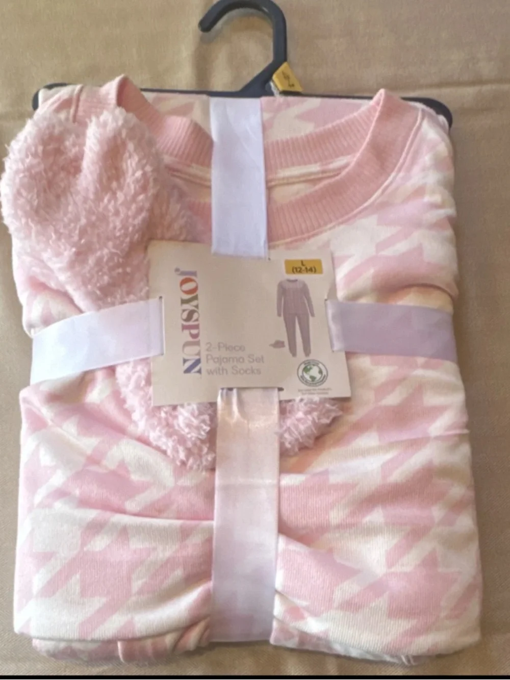 JoySpun Pink Houndstooth Women's 2-Piece Pajama Set‎ with Socks